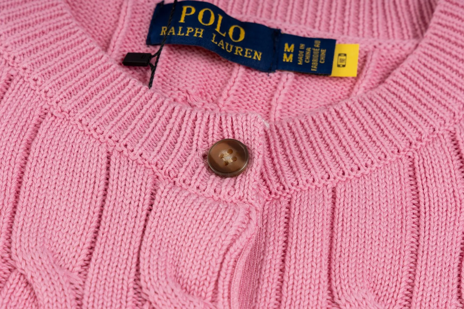 P230 #R93 RALPH LAUREN Ralph Lauren twelve colors classic small label embroidery logo seven-button knitted cable cardigan sweater women's top, high-density LOGO embroidery on the chest, original customization of tag accessories. Made of pure cotton yarn, pure cotton is skin-friendly and comfortable, small label war horse embroidered twist button cardigan sweater 🐎 high quality, follow the blogger to learn how to wear it! Let’s buy a Ralph Lauren cable sweater. It’s a super hard-to-find series after it became popular. It’s hard to find one on the official website. It’s simple and practical to wear, with a lazy and loose feel. The thickened fabric has more texture, feels soft and delicate, and has a loose fit. Whether worn alone or layered, you can wear different styles of fashion with just one piece!   Size:
